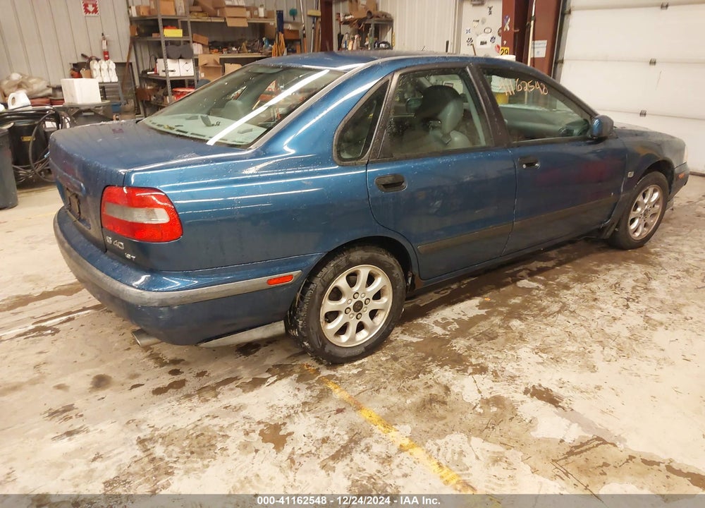 2000 VOLVO S40 A/AS VIN: YV1VS2558YF530042
