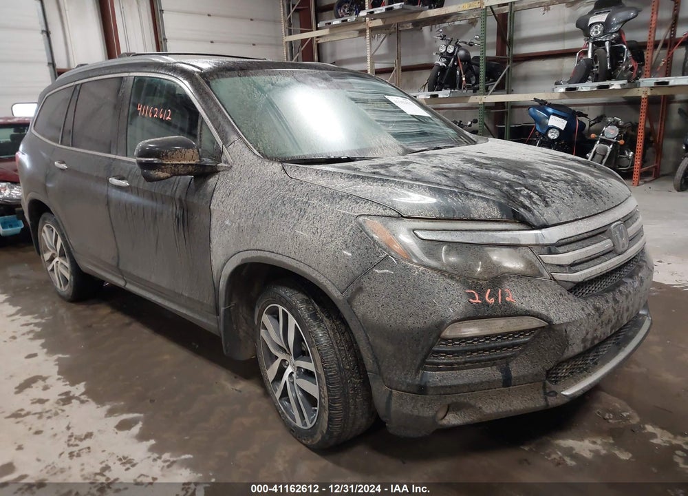 2017 HONDA PILOT TOURING VIN: 5FNYF6H93HB064814