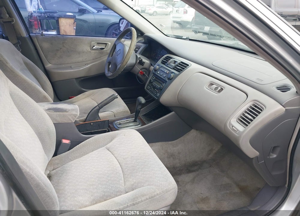 2002 HONDA ACCORD 2.3 VP VIN: 1HGCF86612A176642