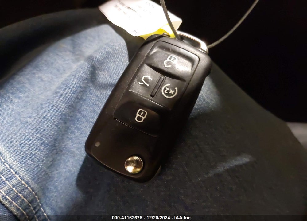 2013 VOLKSWAGEN PASSAT VIN: 1VWCN7A31DC016550