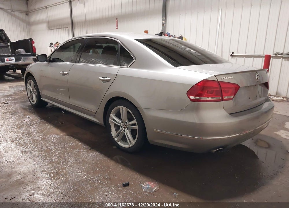 2013 VOLKSWAGEN PASSAT VIN: 1VWCN7A31DC016550
