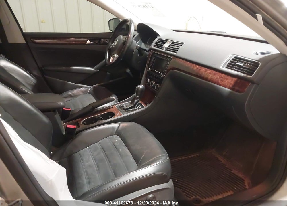 2013 VOLKSWAGEN PASSAT VIN: 1VWCN7A31DC016550