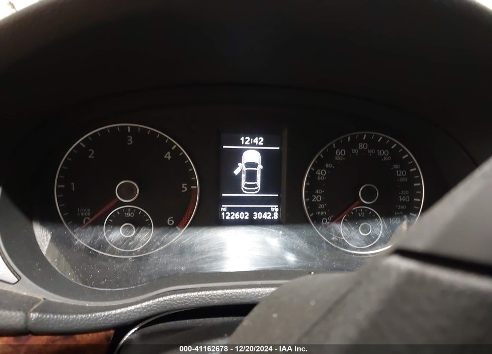 2013 VOLKSWAGEN PASSAT VIN: 1VWCN7A31DC016550