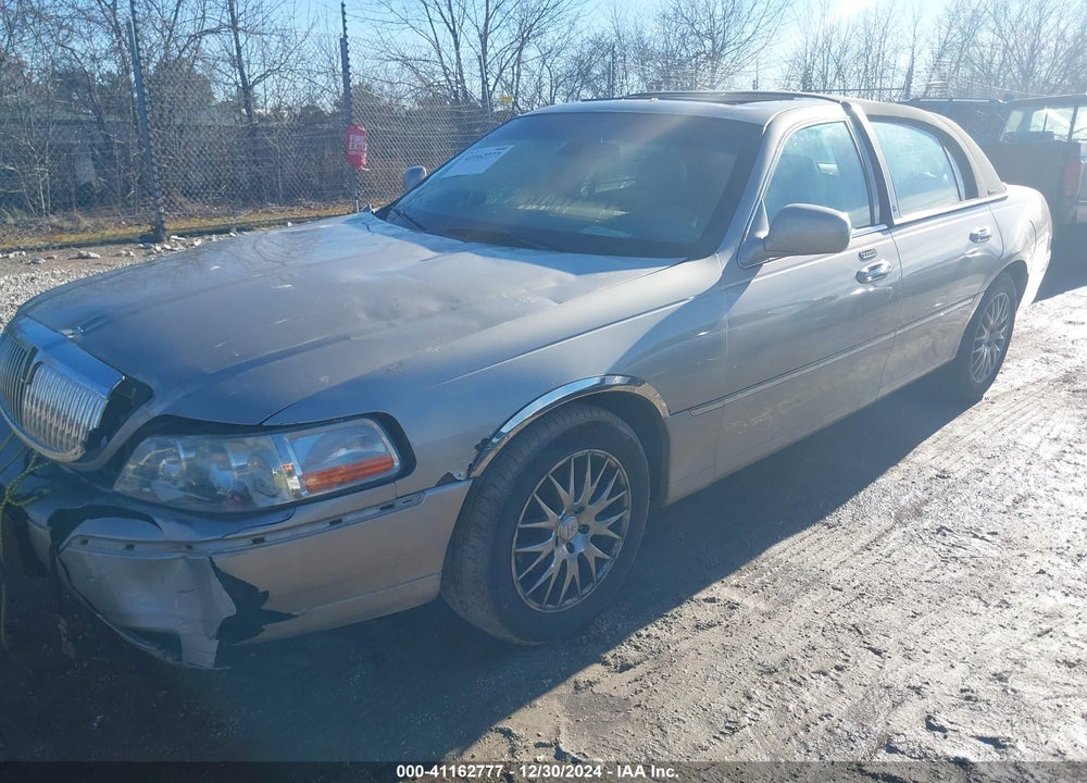 2003 LINCOLN TOWN CAR SIGNATURE VIN: 1LNHM82W73Y655037