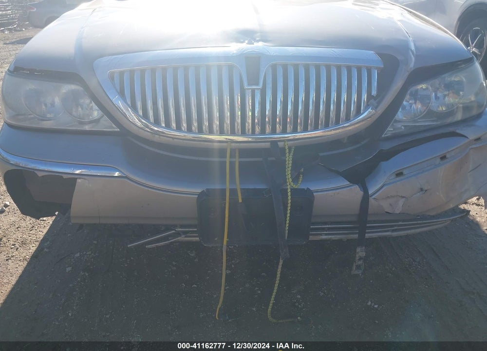 2003 LINCOLN TOWN CAR SIGNATURE VIN: 1LNHM82W73Y655037