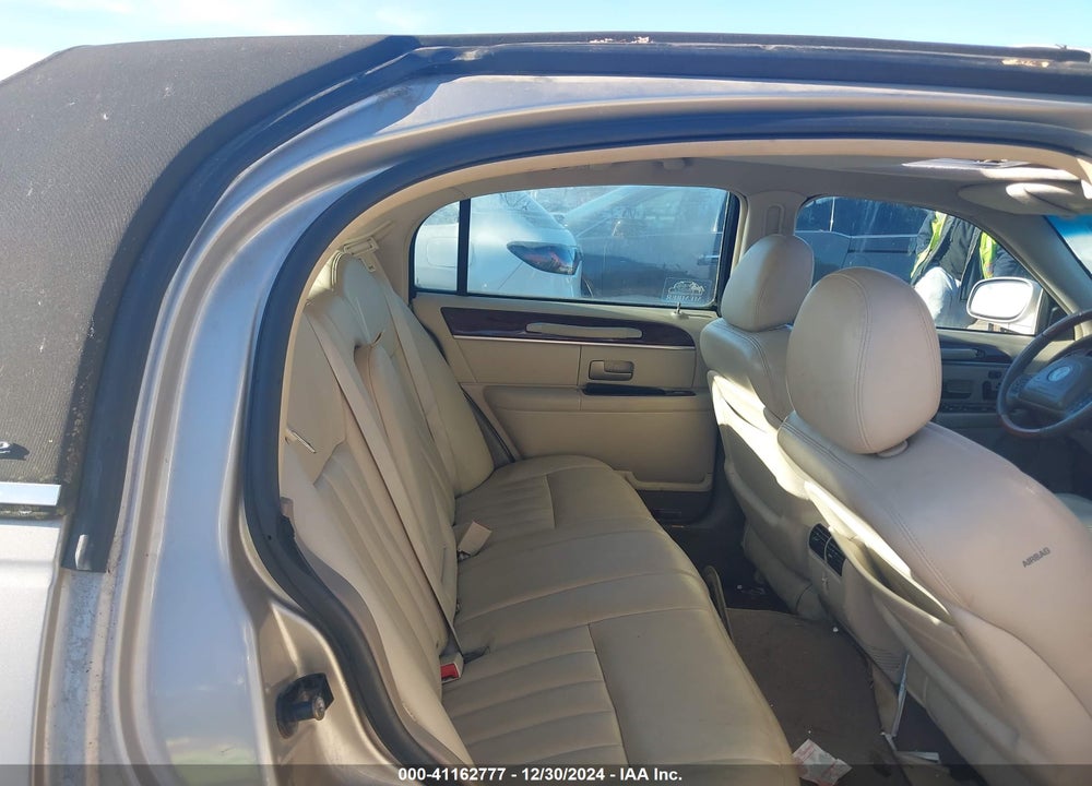 2003 LINCOLN TOWN CAR SIGNATURE VIN: 1LNHM82W73Y655037