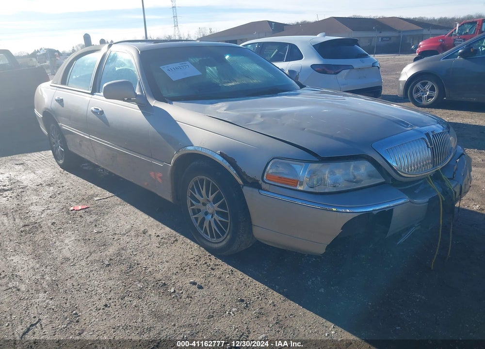 2003 LINCOLN TOWN CAR SIGNATURE VIN: 1LNHM82W73Y655037