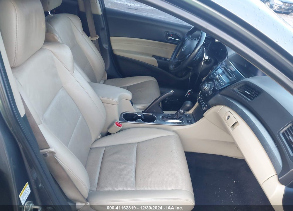 2013 ACURA ILX 2.0L VIN: 19VDE1F75DE007089