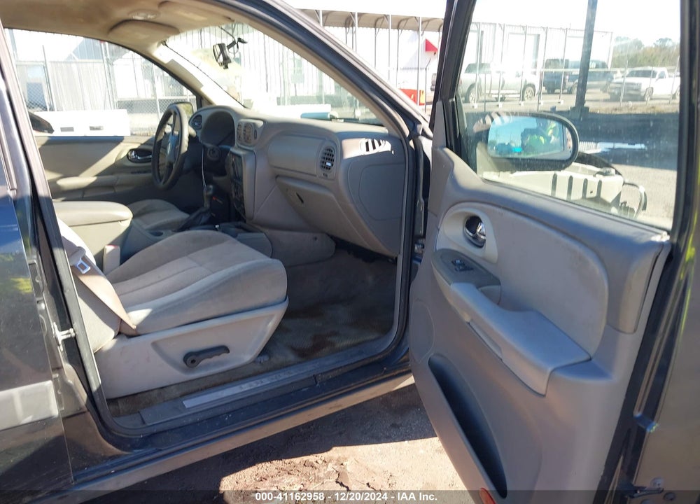 2005 CHEVROLET TRAILBLAZER LS VIN: 1GNDS13S252310443