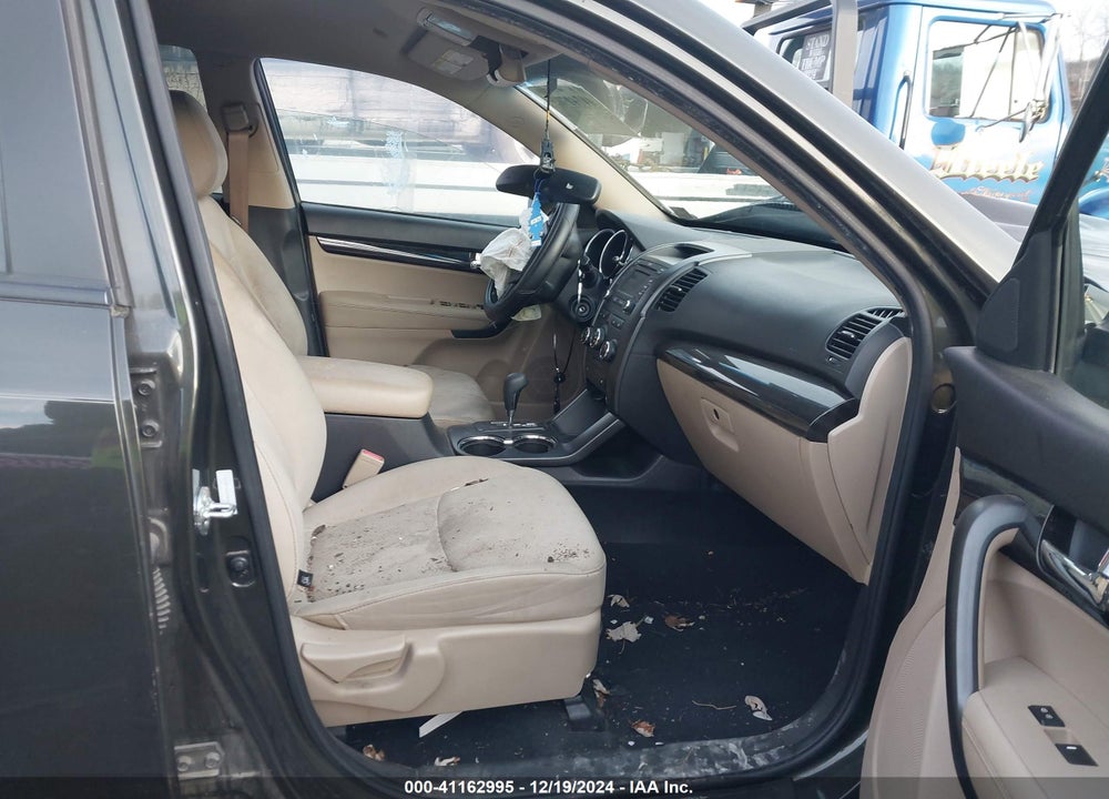 2013 KIA SORENTO LX VIN: 5XYKT4A64DG330587