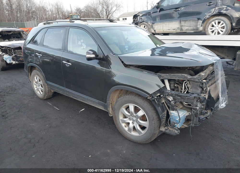2013 KIA SORENTO LX VIN: 5XYKT4A64DG330587