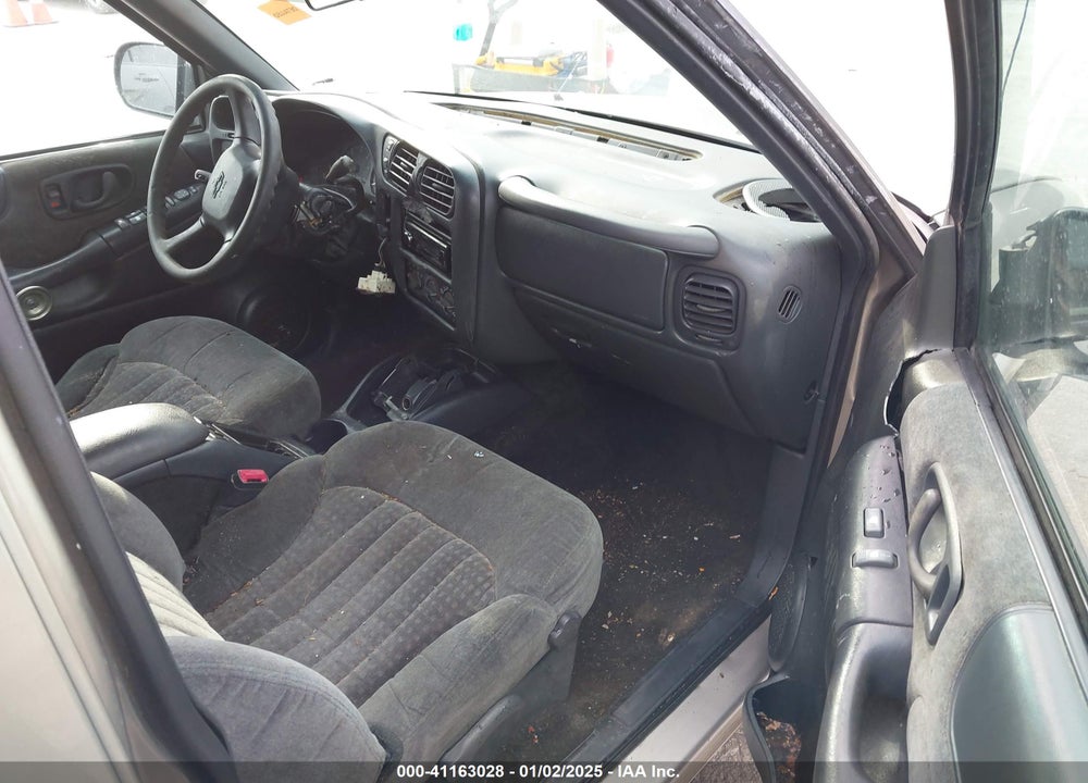 2000 CHEVROLET BLAZER LS VIN: 1GNDT13WXY2368305