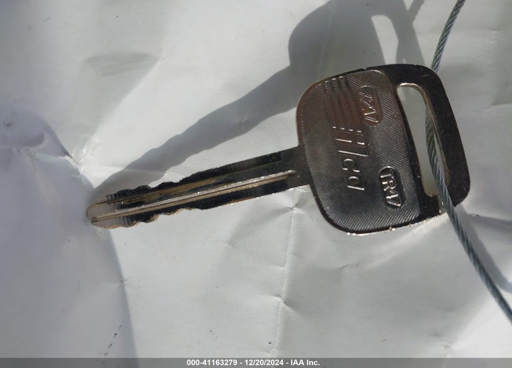 2002 TOYOTA AVALON XL VIN: 4T1BF28B22U245320