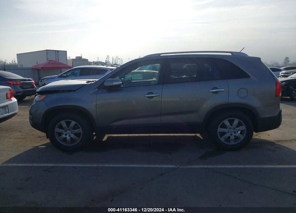 2013 KIA SORENTO LX VIN: 5XYKT3A60DG363371