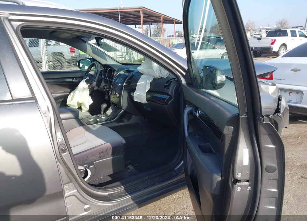 2013 KIA SORENTO LX VIN: 5XYKT3A60DG363371