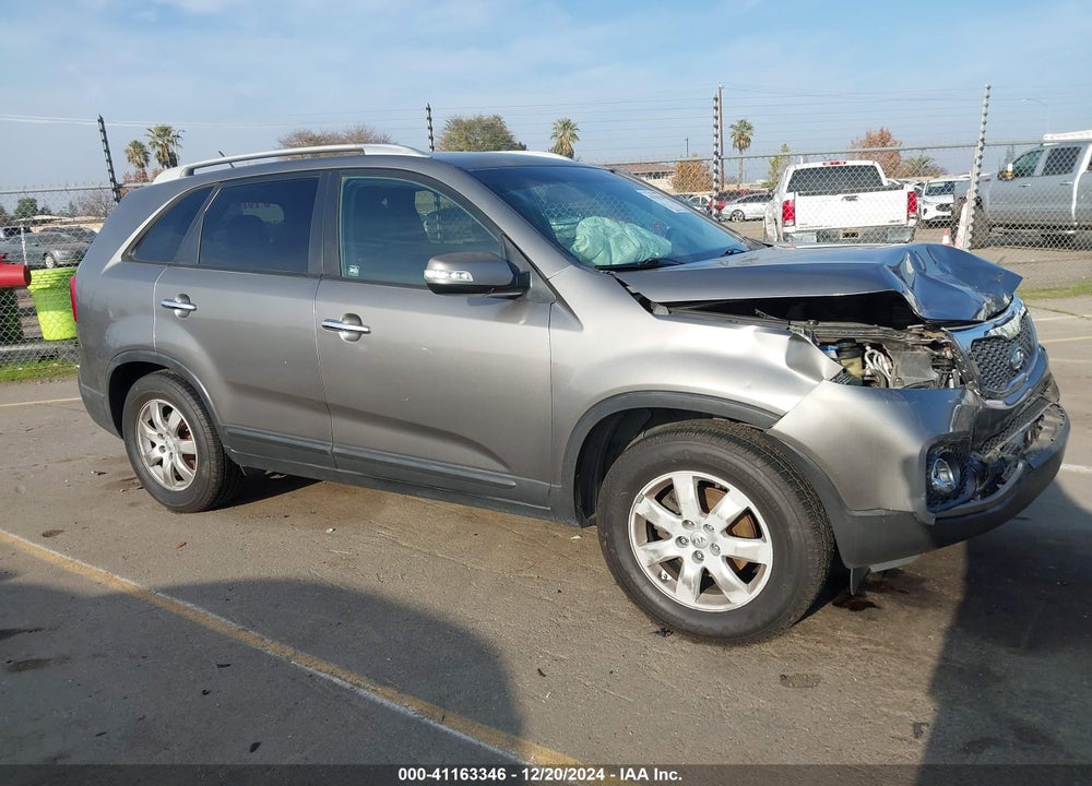 2013 KIA SORENTO LX VIN: 5XYKT3A60DG363371