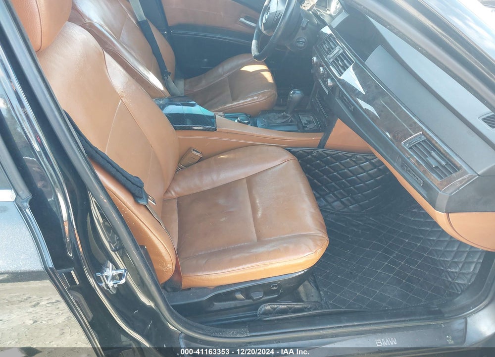 2007 BMW 525I VIN: WBANE53517CW62137