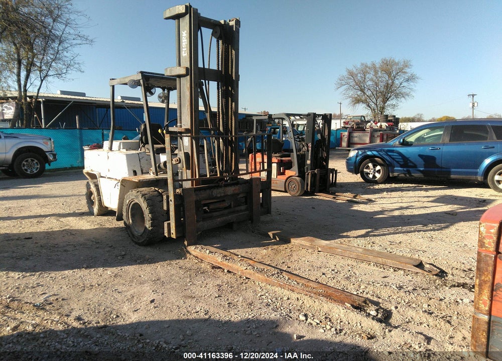 1987 CLARK FORKLIFT VIN: Y68500166660K0F