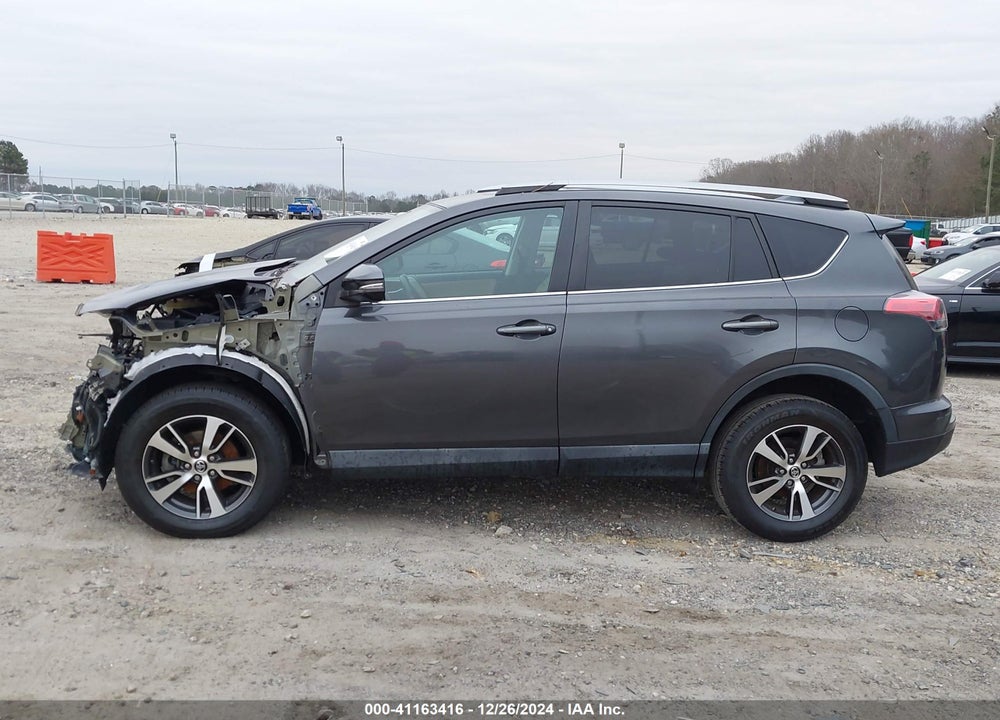 2018 TOYOTA RAV4 ADVENTURE/XLE VIN: 2T3WFREV0JW513117
