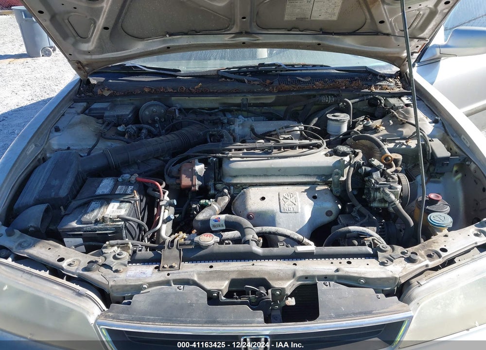 1996 HONDA ACCORD LX/EX VIN: 1HGCD5638TA120189