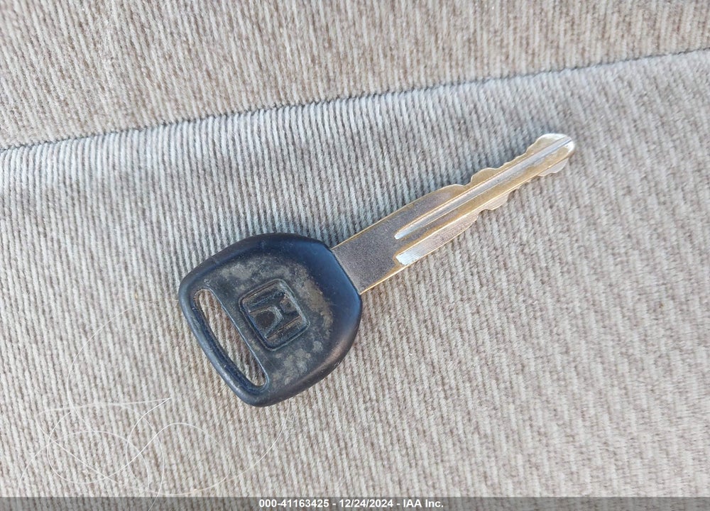 1996 HONDA ACCORD LX/EX VIN: 1HGCD5638TA120189