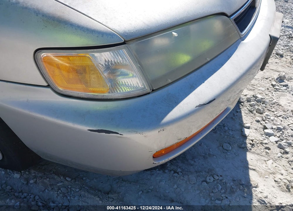 1996 HONDA ACCORD LX/EX VIN: 1HGCD5638TA120189