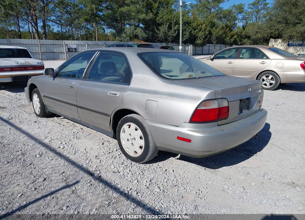 1996 HONDA ACCORD LX/EX VIN: 1HGCD5638TA120189