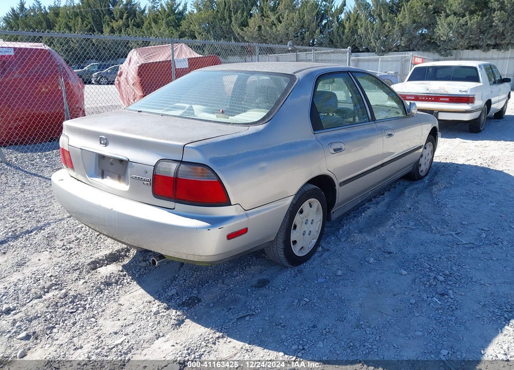 1996 HONDA ACCORD LX/EX VIN: 1HGCD5638TA120189