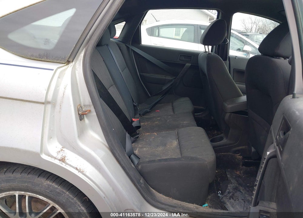 2010 FORD FOCUS SE VIN: 1FAHP3FN0AW135826