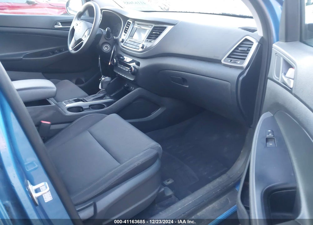 2018 HYUNDAI TUCSON SE VIN: KM8J23A47JU700170