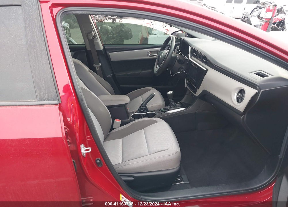 2018 TOYOTA COROLLA LE VIN: 5YFBURHE1JP809953