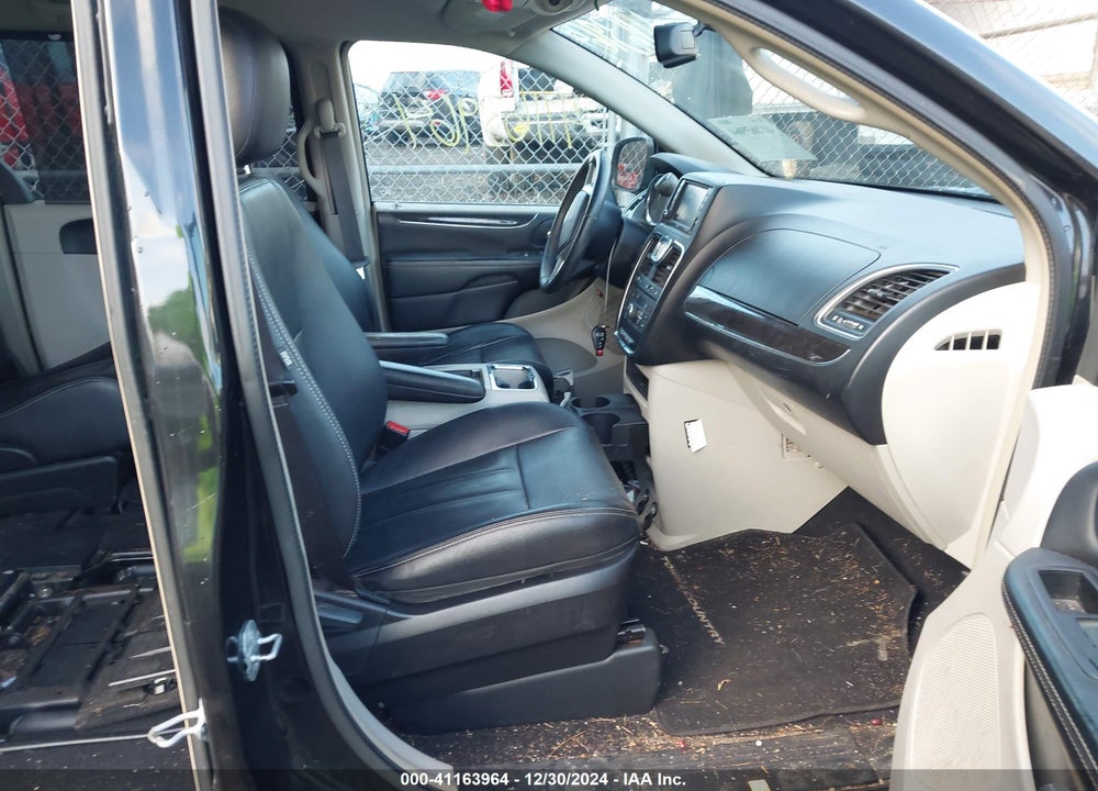 2014 CHRYSLER TOWN & COUNTRY VIN: 2C4RC1BG0ER231802