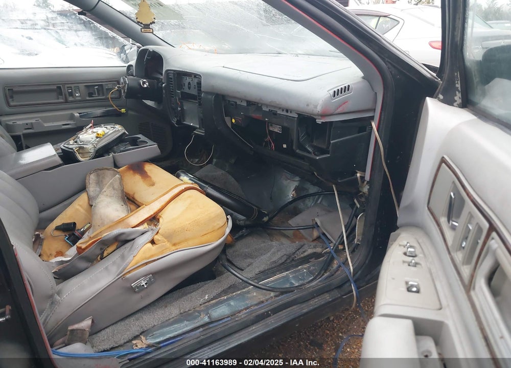 1996 CHEVROLET CAPRICE / IMPALA CLASSIC SS VIN: 1G1BL52PXTR162833