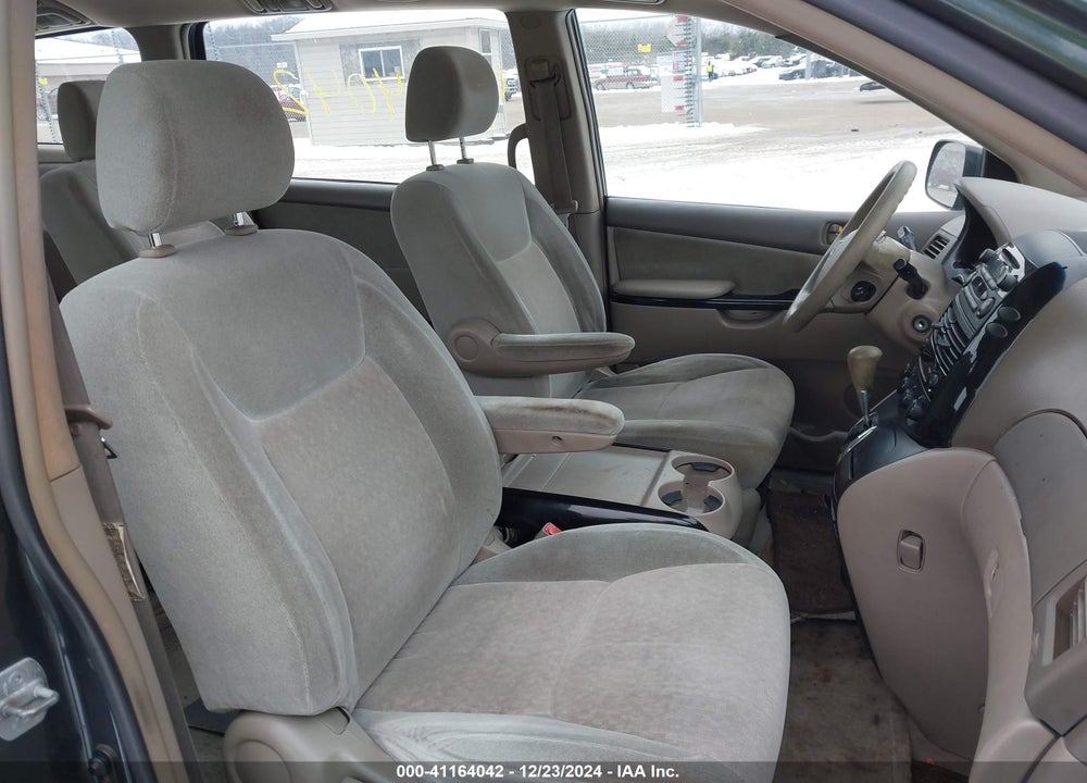2004 TOYOTA SIENNA CE VIN: 5TDZA23C34S133750