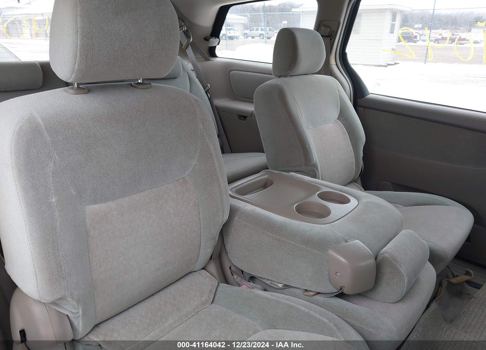 2004 TOYOTA SIENNA CE VIN: 5TDZA23C34S133750