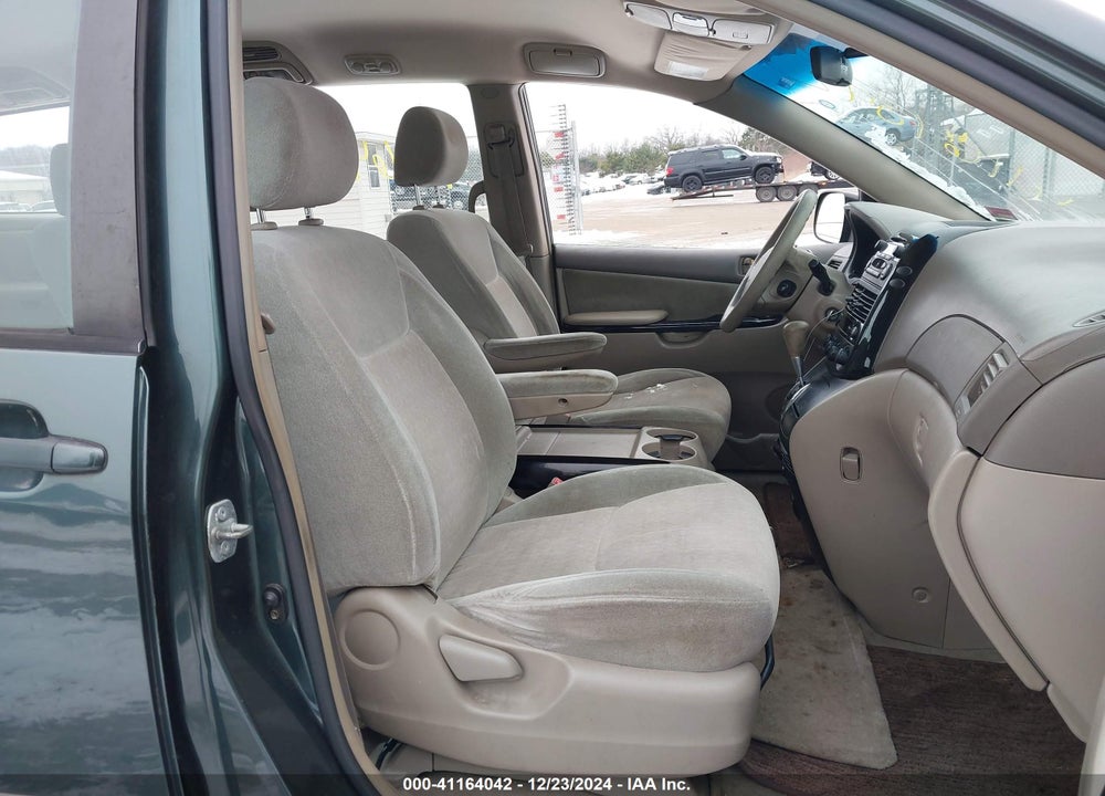 2004 TOYOTA SIENNA CE VIN: 5TDZA23C34S133750