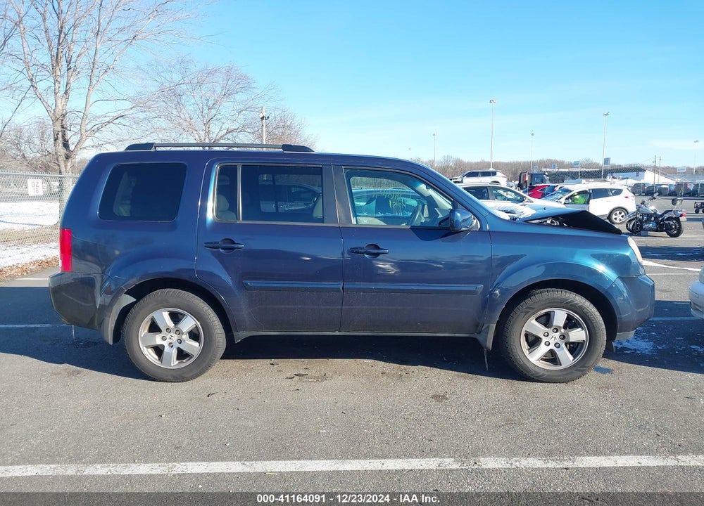 2011 HONDA PILOT EX VIN: 5FNYF4H44BB045107