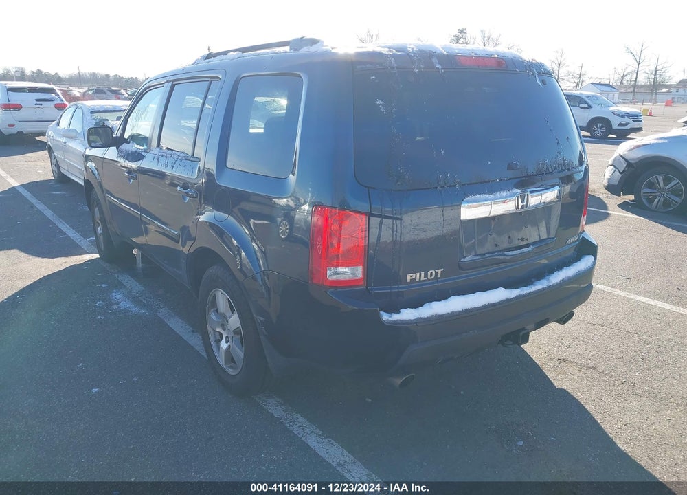2011 HONDA PILOT EX VIN: 5FNYF4H44BB045107