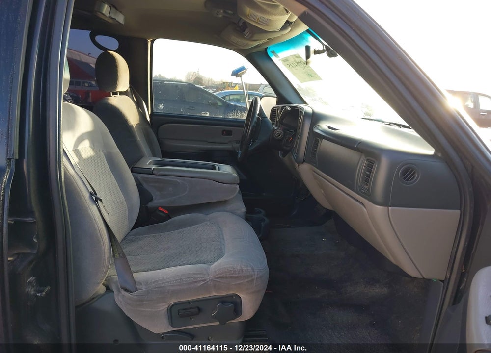 2001 CHEVROLET TAHOE LS VIN: 1GNEC13T71R176136