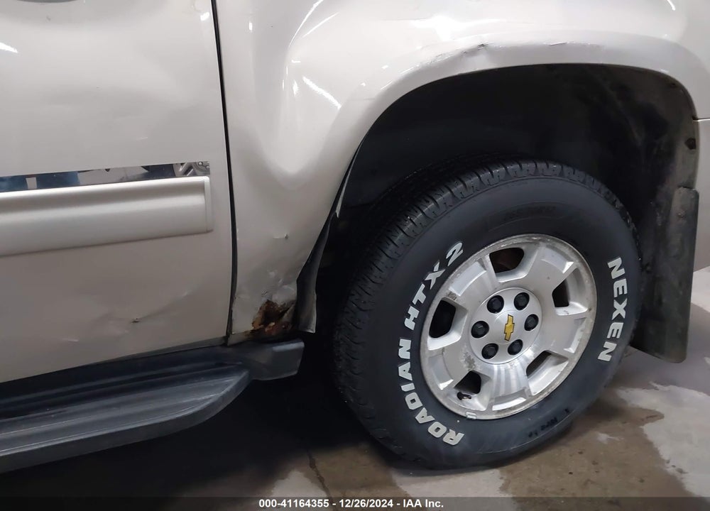 2010 CHEVROLET SUBURBAN 1500 VIN: 1GNUKJE34AR240872