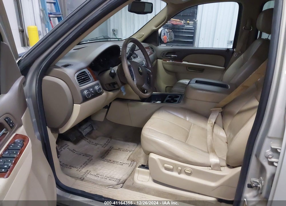 2010 CHEVROLET SUBURBAN 1500 VIN: 1GNUKJE34AR240872