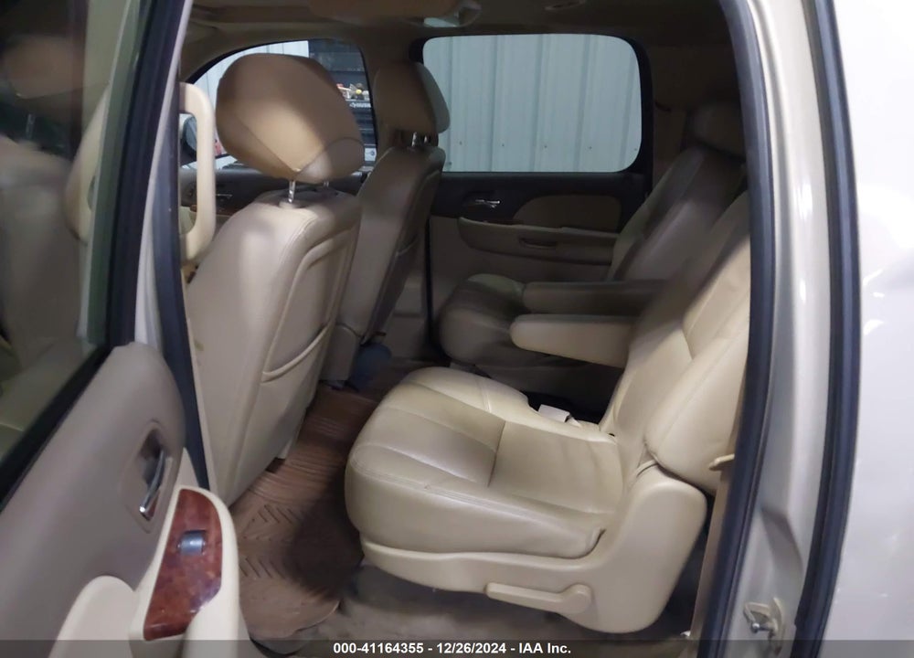 2010 CHEVROLET SUBURBAN 1500 VIN: 1GNUKJE34AR240872