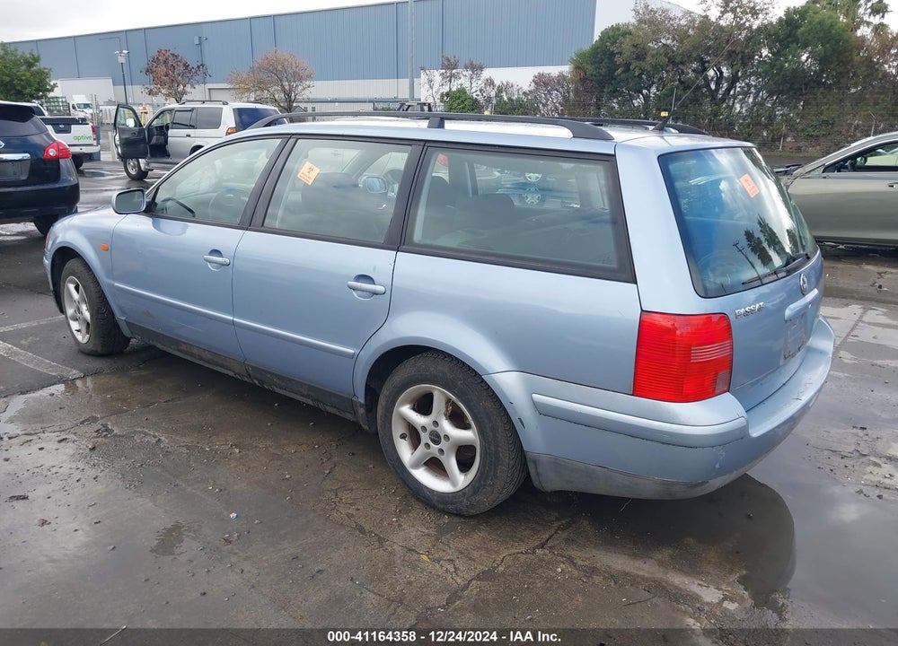 1998 VOLKSWAGEN PASSAT GLS VIN: WVWNA63B0WE388474