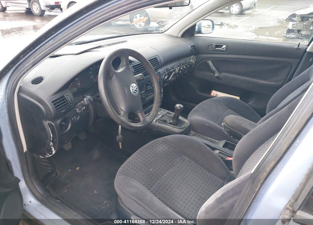1998 VOLKSWAGEN PASSAT GLS VIN: WVWNA63B0WE388474