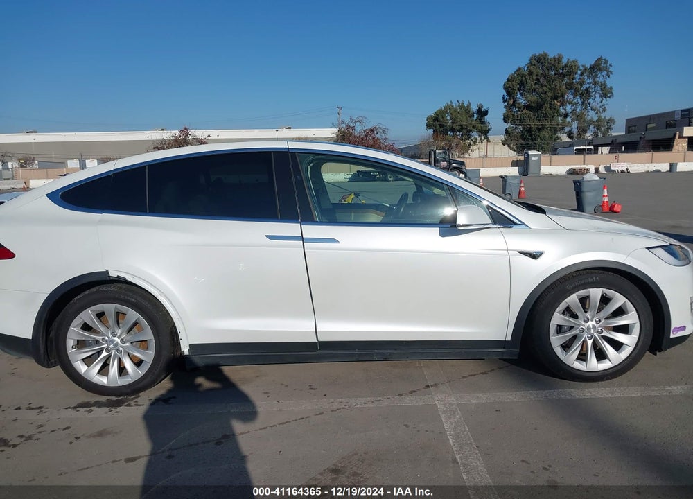 2018 TESLA MODEL X 100D/75D/P100D VIN: 5YJXCAE23JF138155