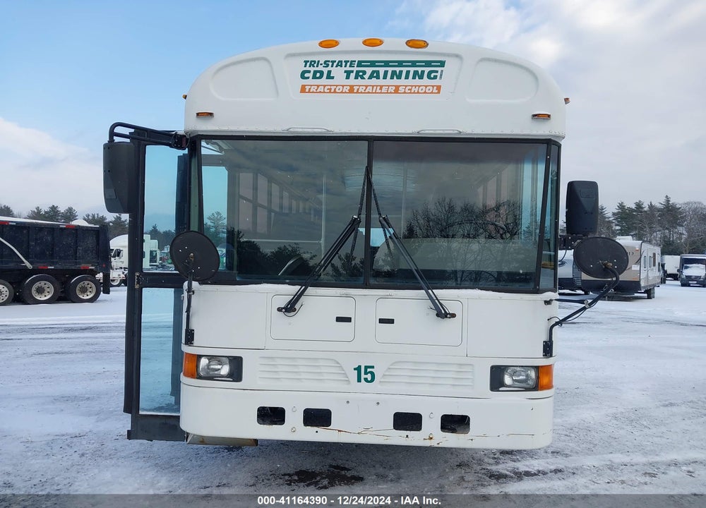 2009 IC CORPORATION 3000 RE VIN: 4DRBXAAN99A087615