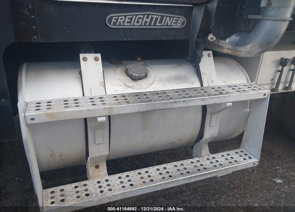 1996 FREIGHTLINER CONVENTIONAL FLD120 VIN: 1FV8F0Y93TH677705