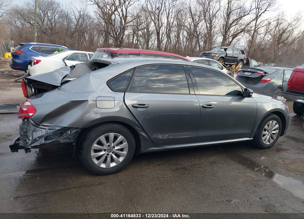 2015 VOLKSWAGEN PASSAT VIN: 1VWAT7A32FC035222