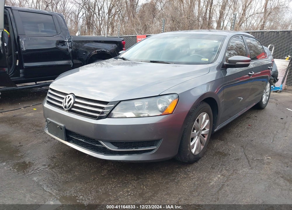 2015 VOLKSWAGEN PASSAT VIN: 1VWAT7A32FC035222