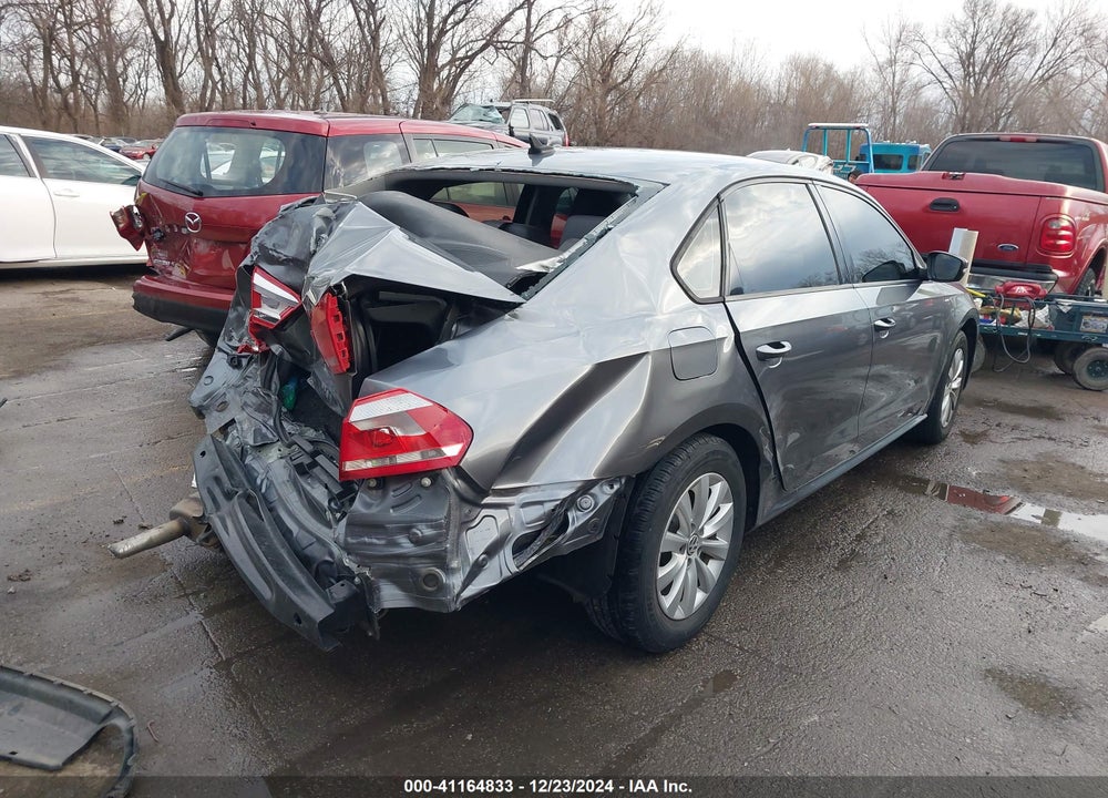 2015 VOLKSWAGEN PASSAT VIN: 1VWAT7A32FC035222